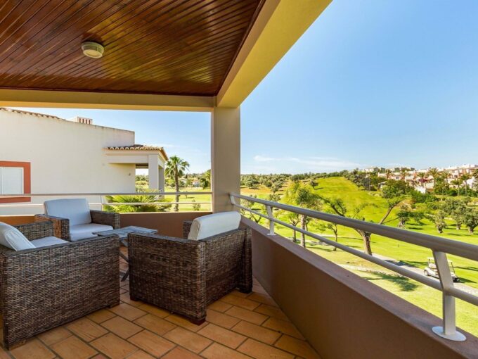 Golf view 2 bed apartment on Vale da Pinta, Algarve 1