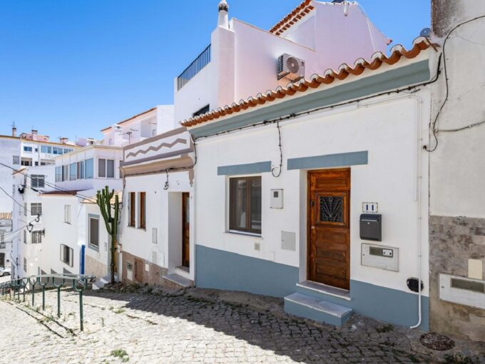 House for sale in Lagos centre, West Algarve 1
