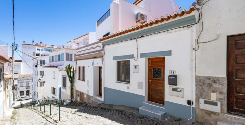 House for sale in Lagos centre, West Algarve 1