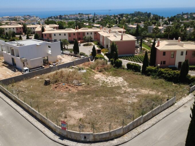 Land to build a 4 bed villa in Carvoeiro, Algarve 1