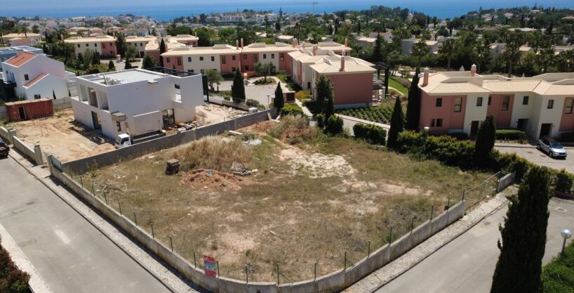 Land to build a 4 bed villa in Carvoeiro, Algarve 1