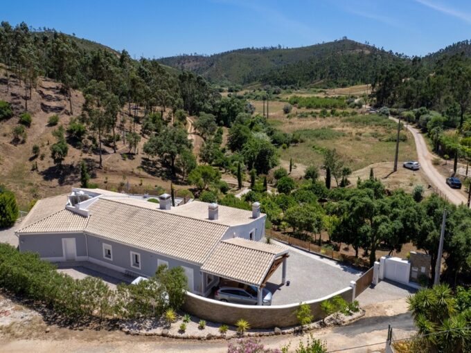 Monchique, Algarve villa with land for sale 1