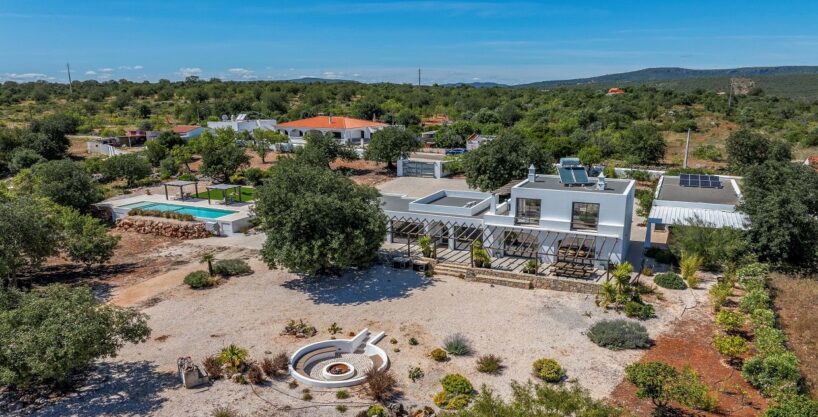 New villa plus guest annexe & 7 hectares in Loule, Algarve 1