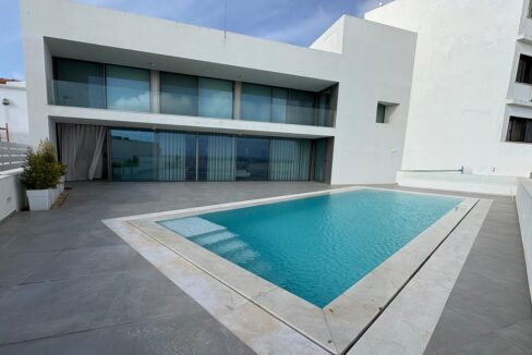 Ocean front villa overlooking the sea in Albufeira, Algarve 1