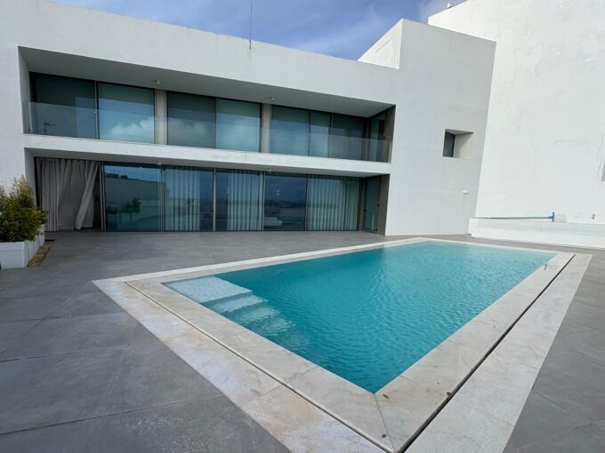 Ocean front villa overlooking the sea in Albufeira, Algarve 1