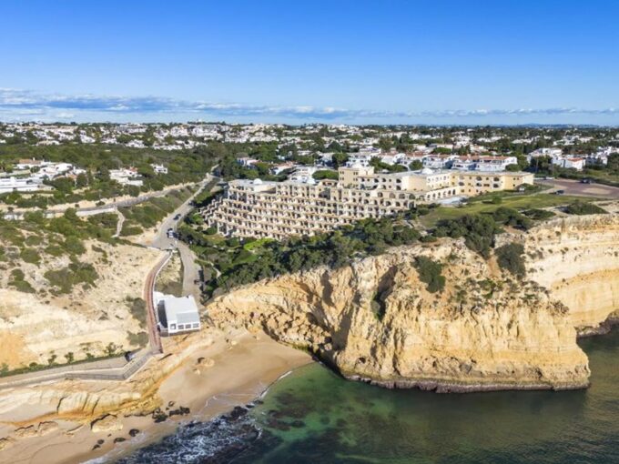Refurbished 2 bed ground floor apartment in Carvoeiro Portugal