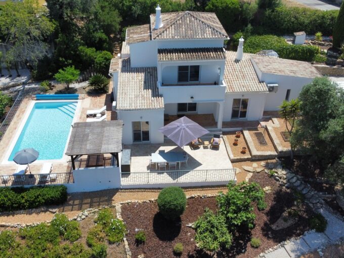 Renovated villa with heated pool in Sao Bras de Alportel, Algarve 1