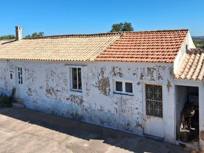 Sea and golf view building plot in Lagoa, Central Algarve 1
