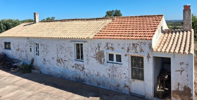 Sea and golf view building plot in Lagoa, Central Algarve 1