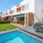 Sea front linked villa for sale in Praia da Luz, Algarve 1