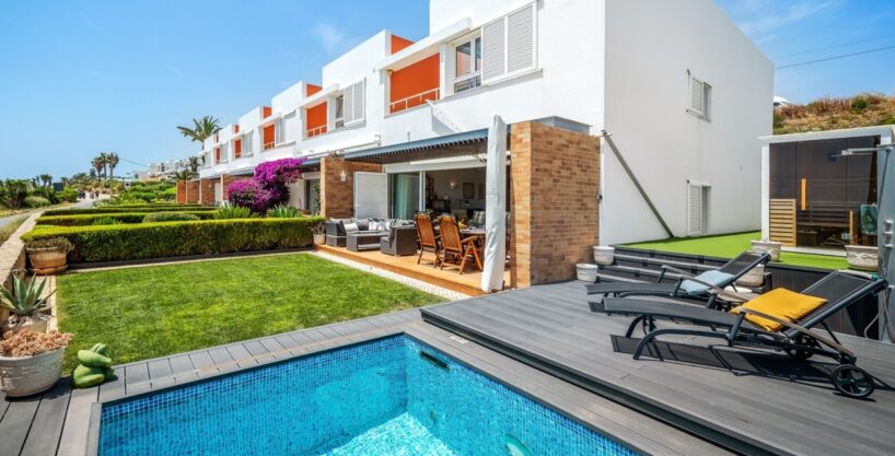 Sea front linked villa for sale in Praia da Luz, Algarve 1
