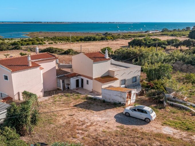 Sea front property for renovation in Fuzeta, East Algarve 2