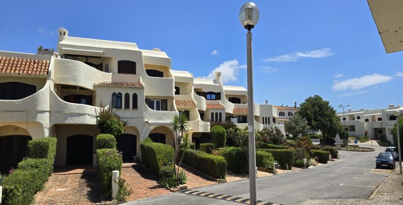Sea view 2 bed apartment for sale in Carvoeiro, Algarve 1