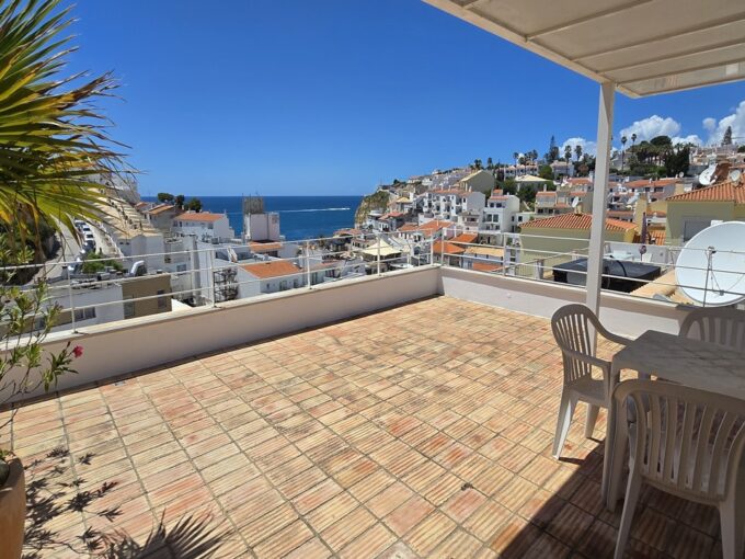 Sea view 2 bed townhouse with rooftop terrace in Carvoeiro, Algarve 2