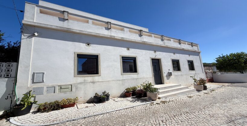 Sea view 3 bed traditional villa in Almancil, Algarve 1