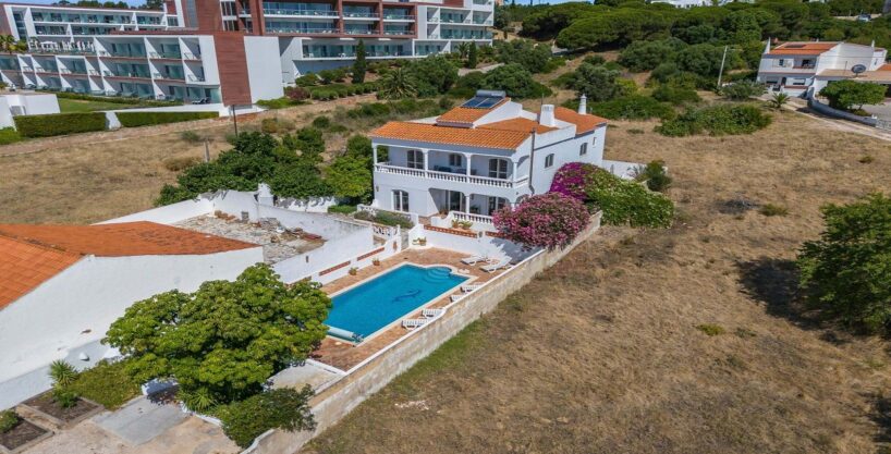 Sea view beach villa with 6 beds in Lagos, Algarve 1