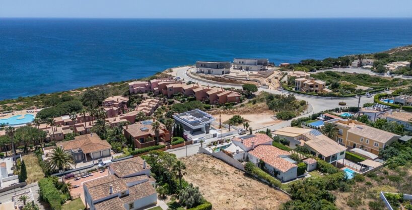 Sea view building land in Praia da Luz, Algarve 1