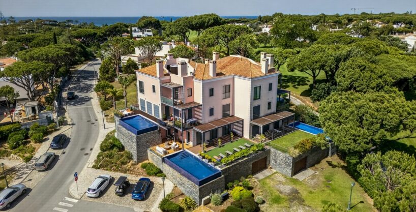 Top floor 2 bed apartment with roof terrace in Vale do Lobo 1