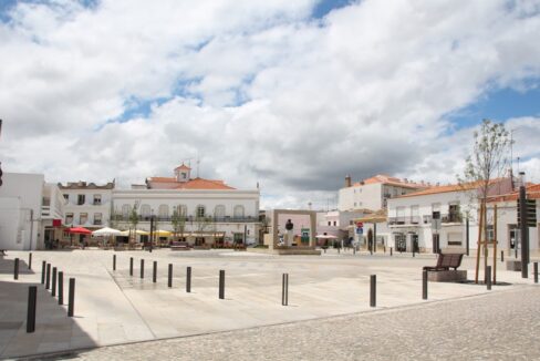 Traditional Algarvian 4 bed house in São Brás centre main