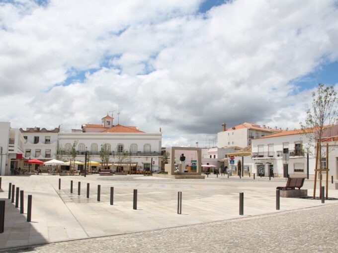 Traditional Algarvian 4 bed house in São Brás centre main