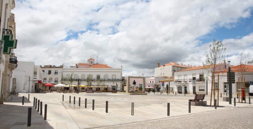 Traditional Algarvian 4 bed house in São Brás centre main