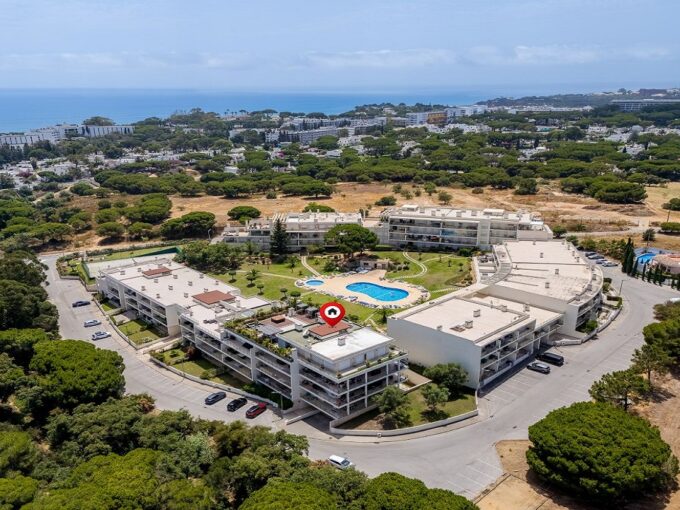 2 bed apartment for sale in Olhos de Agua, Albufeira, Algarve 1