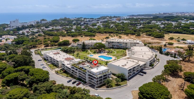 2 bed apartment for sale in Olhos de Agua, Albufeira, Algarve 1