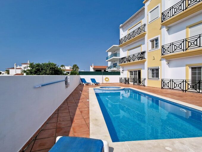 2 bed apartment with pool in Albufeira, Algarve 2