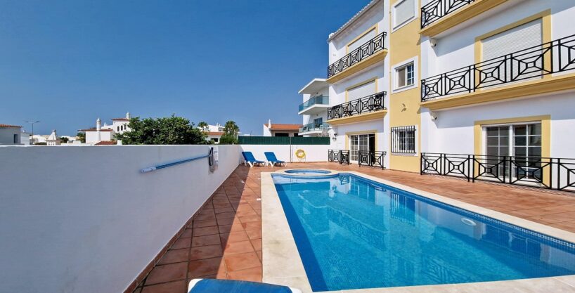2 bed apartment with pool in Albufeira, Algarve 2