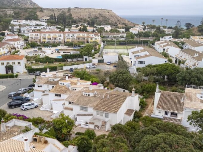 2 bed house near the beach in Praia da Luz, West Algarve 1