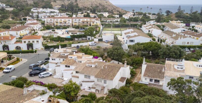 2 bed house near the beach in Praia da Luz, West Algarve 1