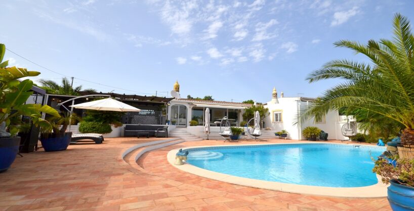 2 bed villa plus 1 bed guest chalet in Boliqueime, Algarve 7