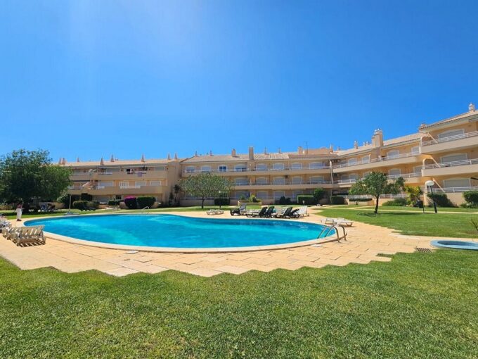 2 bedroom apartment for sale in Vilamoura, Algarve 1
