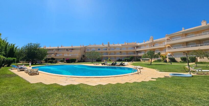 2 bedroom apartment for sale in Vilamoura, Algarve 1