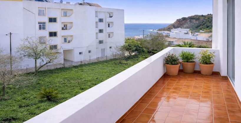 3 bed apartment for sale in Burgau, West Algarve 1