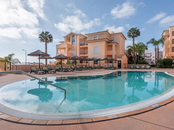 3 bed apartment for sale in Praia da Luz, Algarve 1