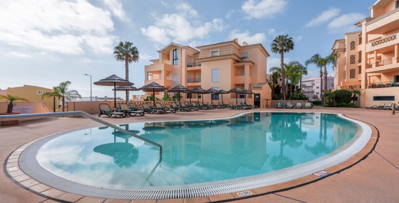 3 bed apartment for sale in Praia da Luz, Algarve 1