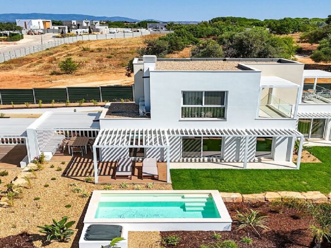 3 bed frontline golf villa at Pestana Vale da Pinta, Carvoeiro, Algarve 1