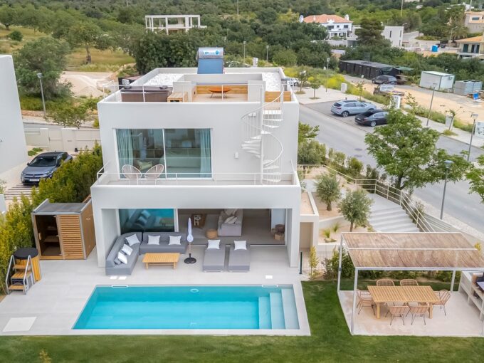 3 bed modern contemporary villa in Santa Barbara de Nexe, Algarve 1