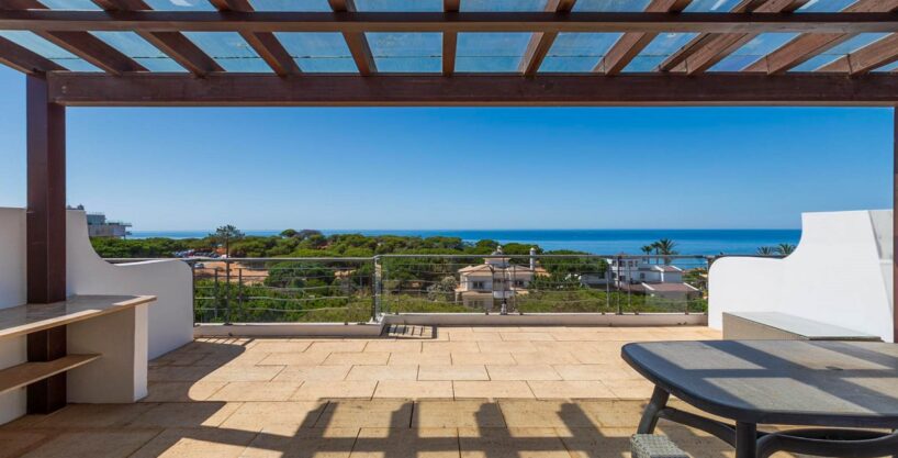 3 bed sea view beach penthouse in Olhos de Agua, Algarve 5