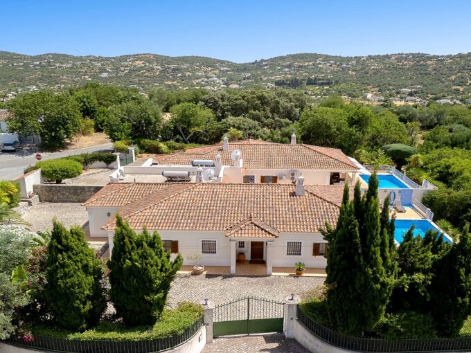 3 bed single storey villa with pool in Sao Bras, Algarve 2
