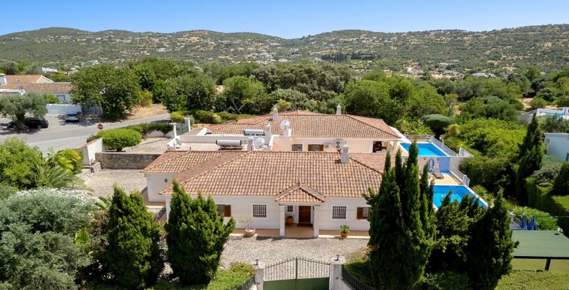 3 bed single storey villa with pool in Sao Bras, Algarve 2