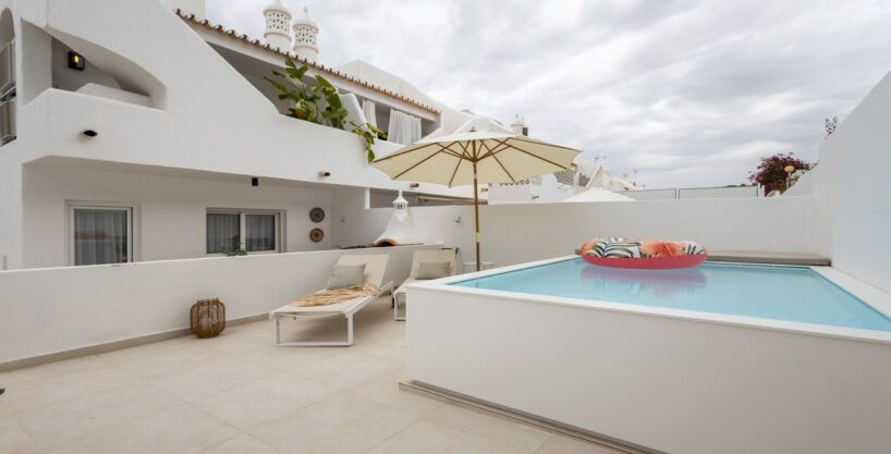 3 bed townhouse with pool in Vale do Garrao, Vale do Lobo 1