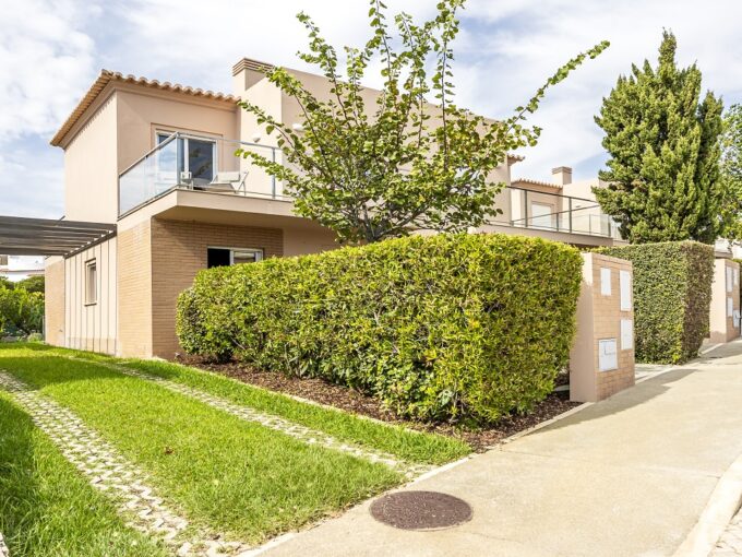 3 bed townhouse with shared pool in Carvoeiro, Algarve 1