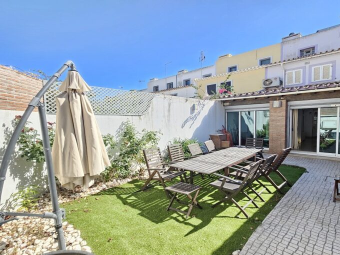 3 bed townhouse with shared pool near Vilamoura marina, Algarve 2