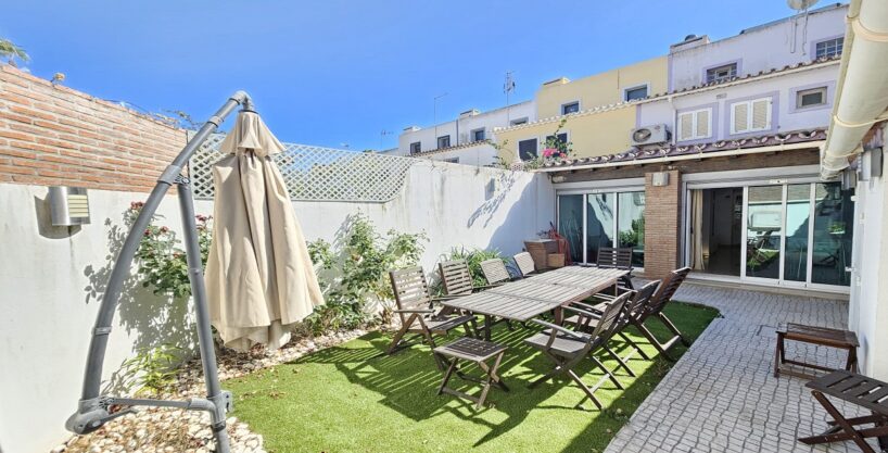 3 bed townhouse with shared pool near Vilamoura marina, Algarve 2
