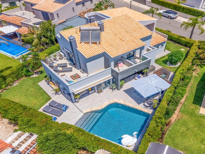3 bed villa for sale in Vilamoura, Algarve 1