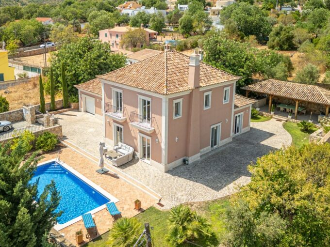 3 bed villa with pool & garage in Sao Bras, Algarve 2