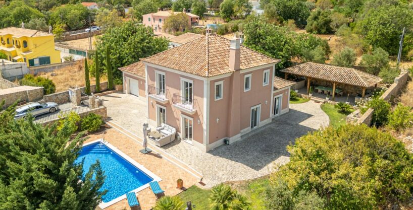 3 bed villa with pool & garage in Sao Bras, Algarve 2