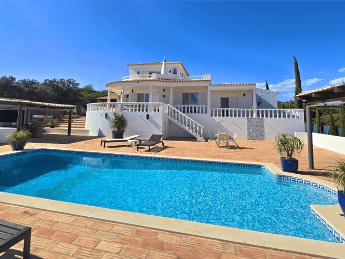3 bed villa with stunning views in Funchais, Sao Bras de Alportel 1